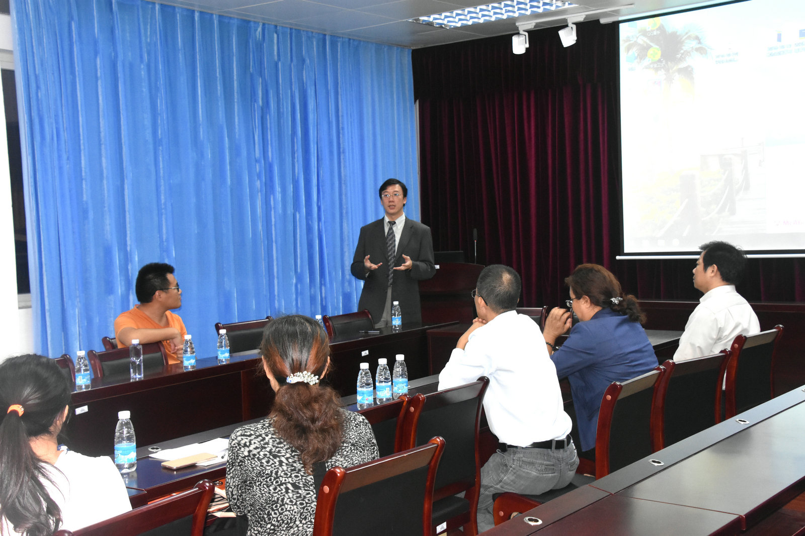 台湾中兴大学 王惠民教授在海洋与食品学院讲学