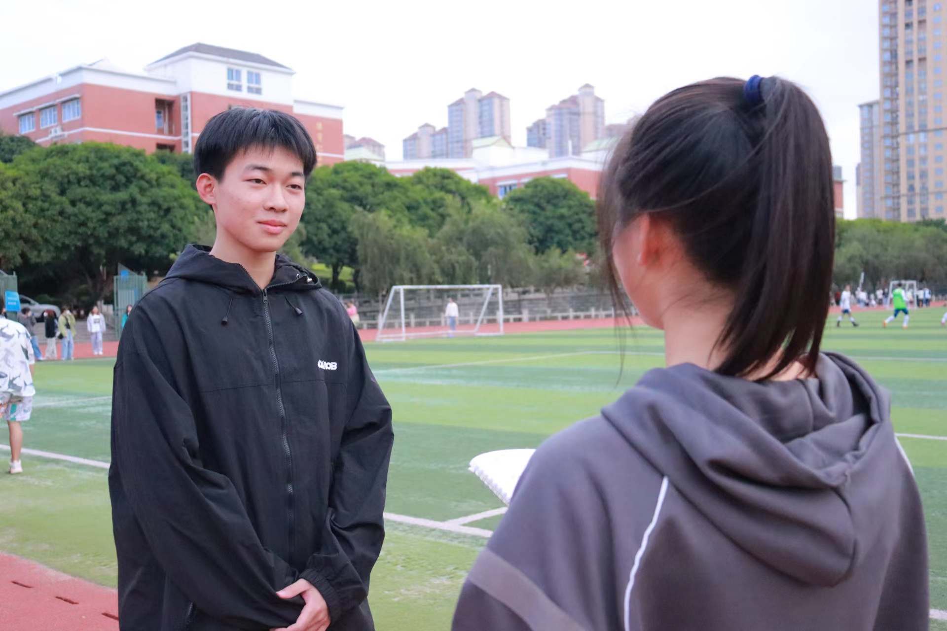 揭秘背后不为人知的艰辛日常