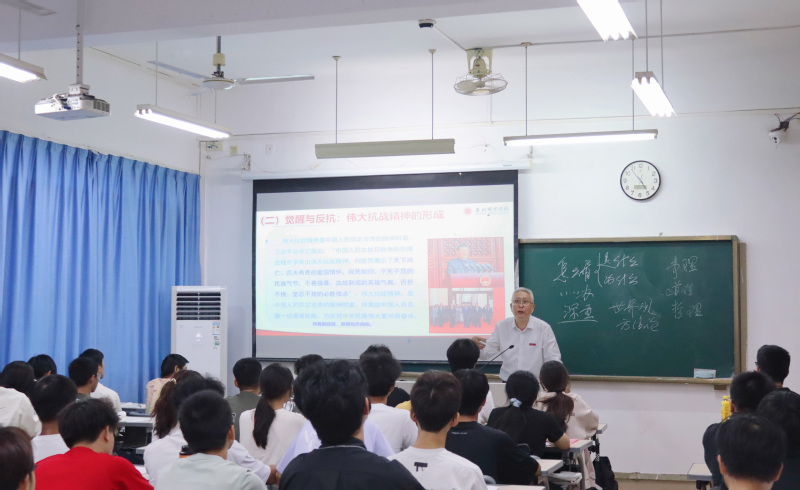 校领导为我院青年学生上思政课