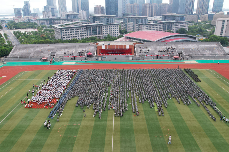 我校举行2026级新生开学典礼...