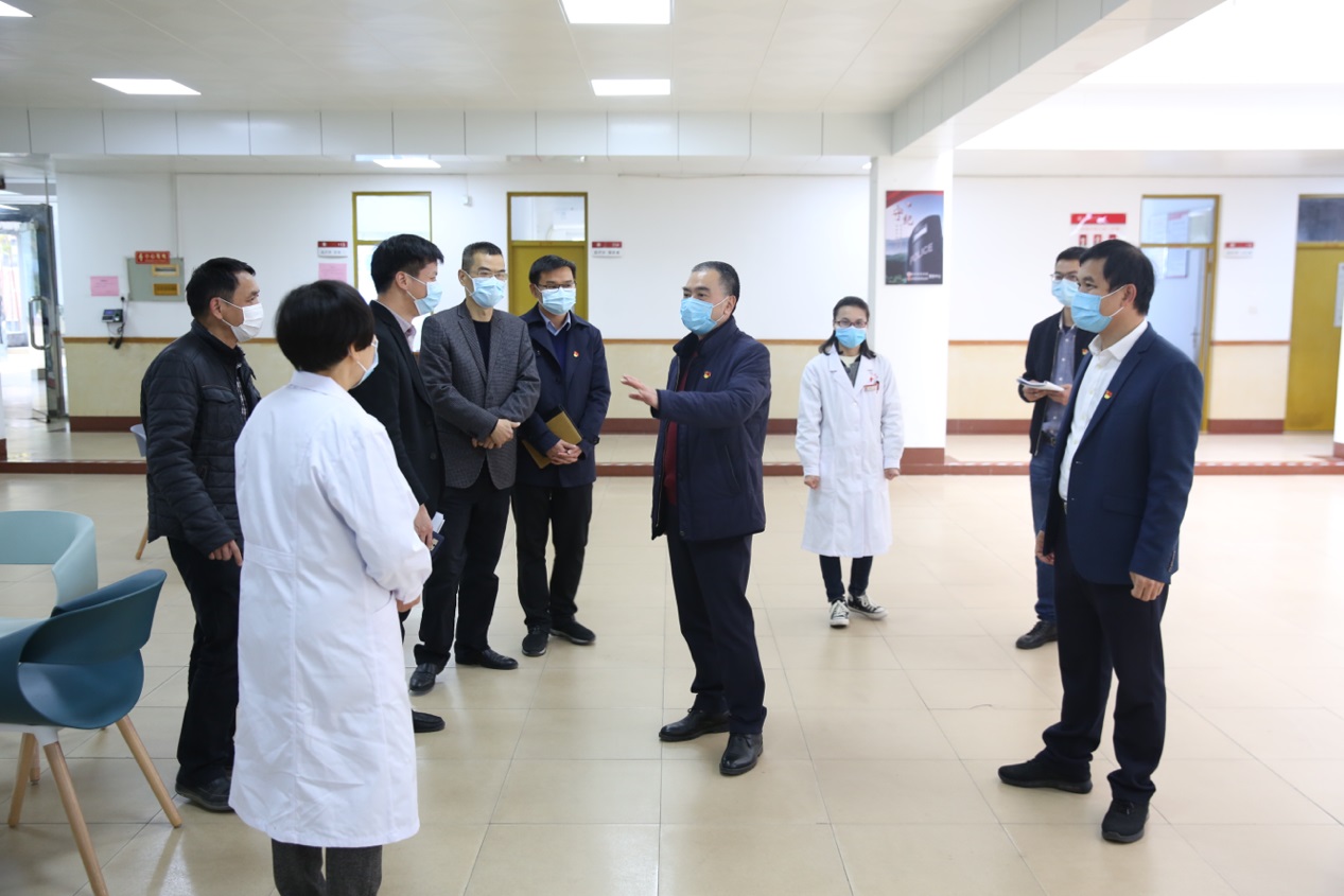 校领导邓世章带队开展疫情防控监督检查