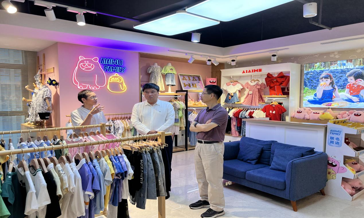 纺织与服装学院赴泉州简艾服装有限公司开展访企拓岗促就业活动