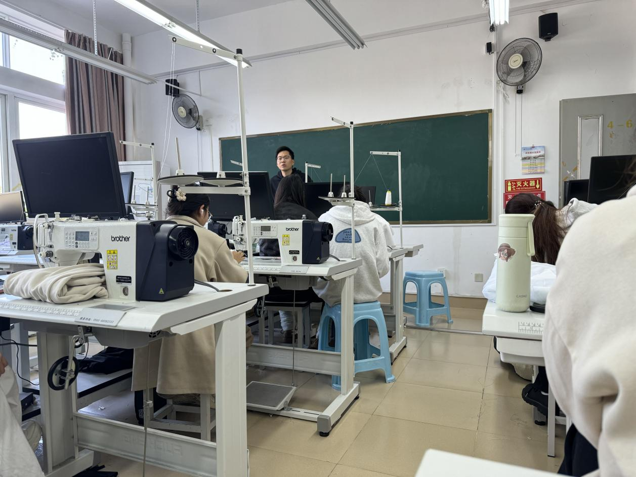 纺织与服装学院召开期末温书迎考动员暨安全教育大会