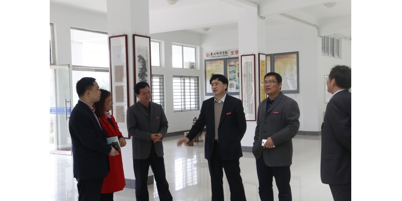 校党委常委、纪委书记邱银富带队巡查校园