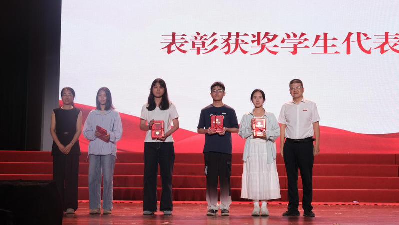 拼搏进取，引领风尚——教育科学...