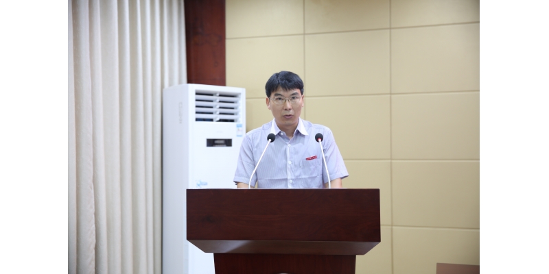 优秀教师代表，化工与材料学院吴启辉教授发言