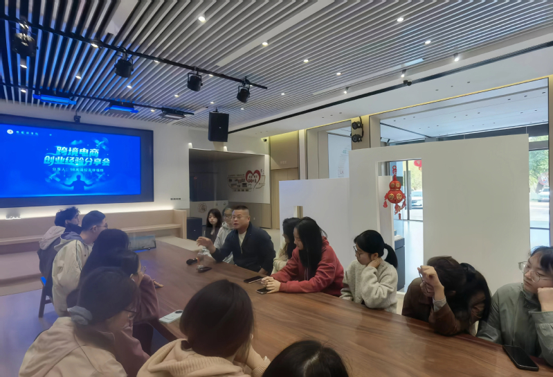 外国语学院邀请校友返校开展创业分享讲座