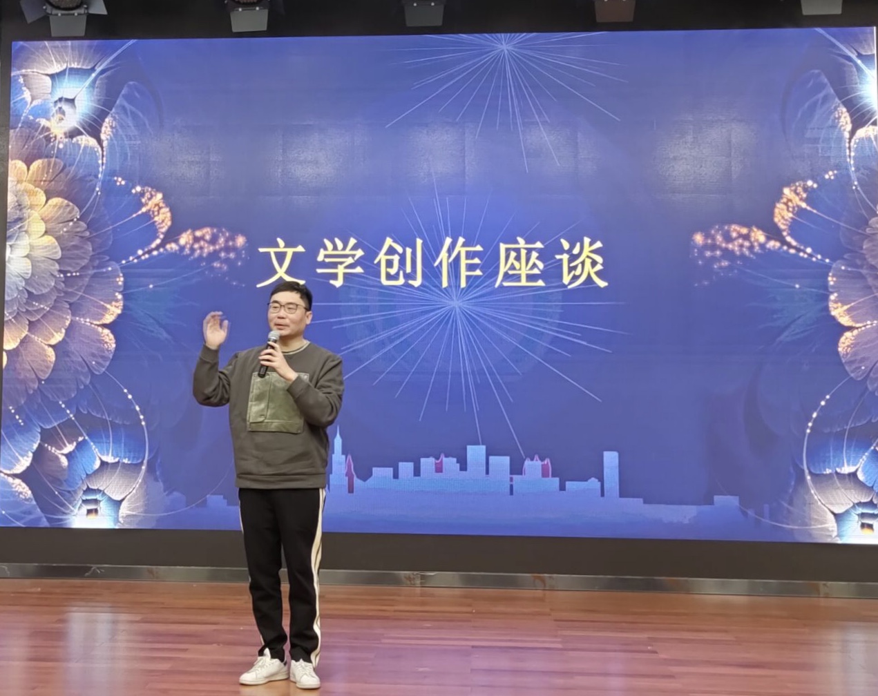 著名作家蔡崇达先生“皮囊”创作座谈会暨首届“皮囊”文学奖颁奖典礼在我校文学与传播学院举行