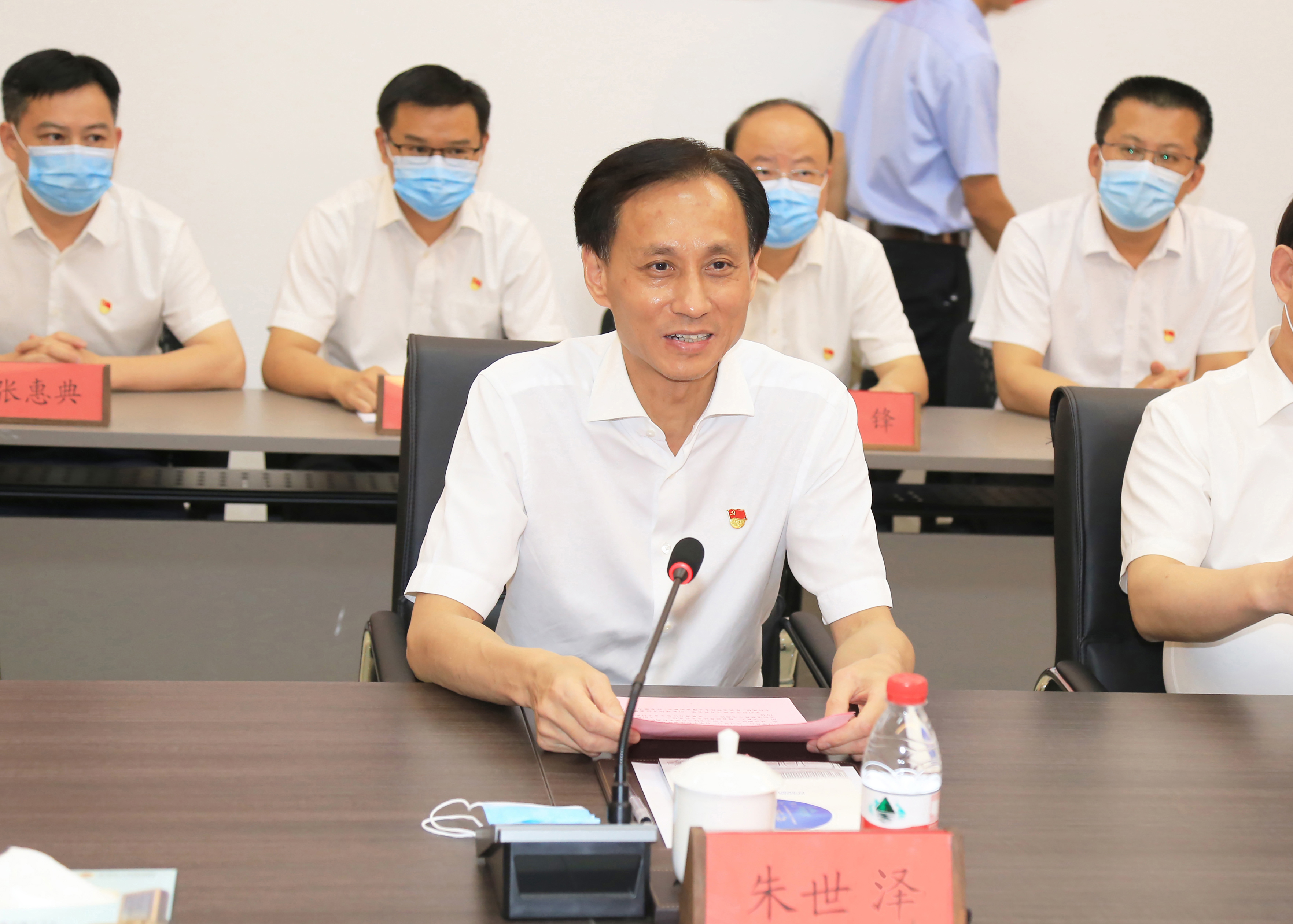 丽水代表双方在合作协议上签字,朱世泽,黄景春,屈广清,杨晓翔,邓世章