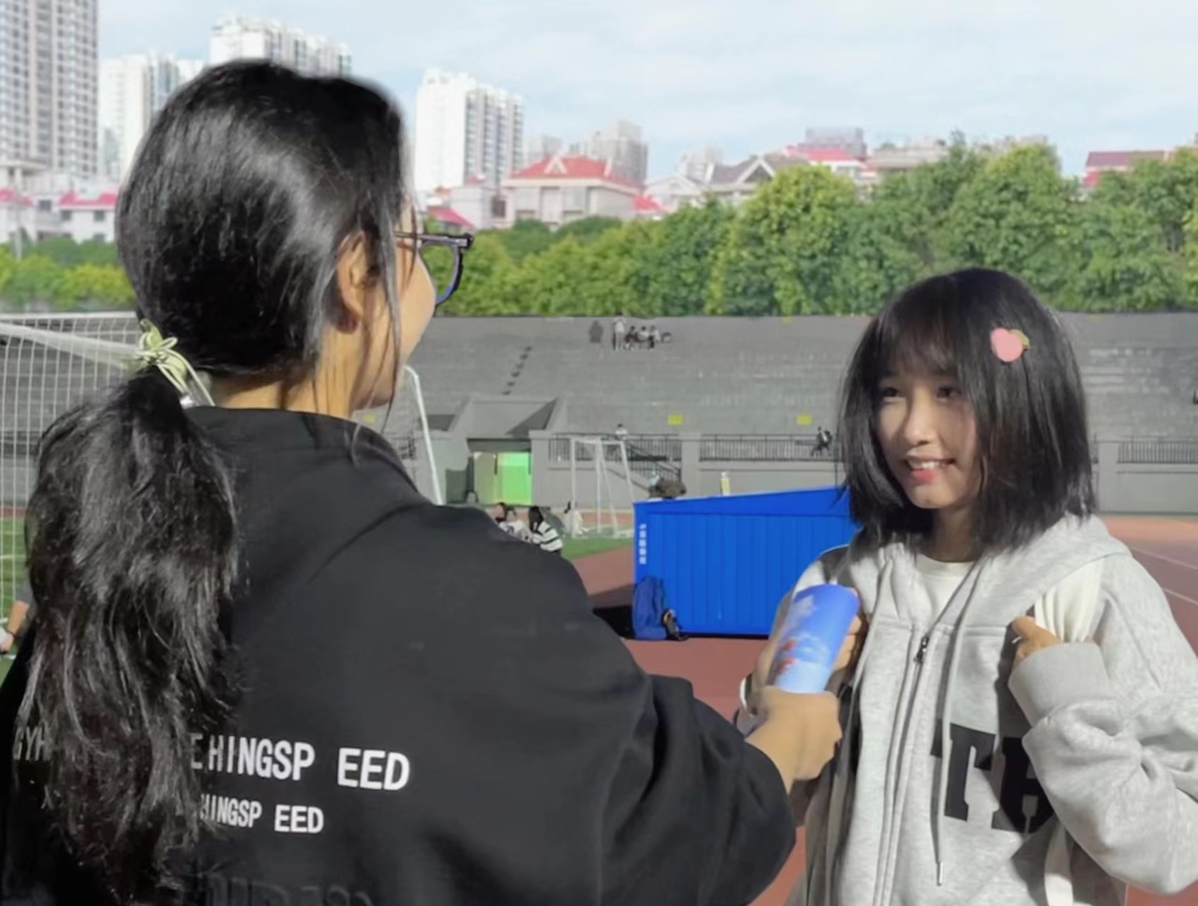 赛后采访谦逊表态团队胜利最重要