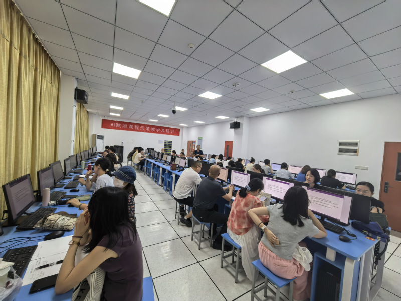 外国语学院开展AI赋能课程教学培训