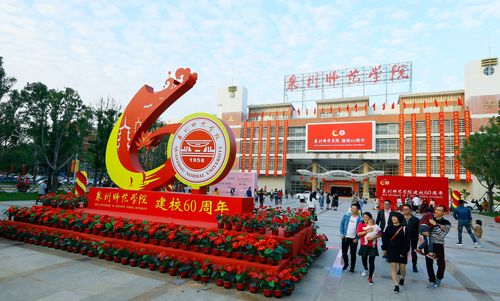 校友参观泉州师范学院   林劲峰摄